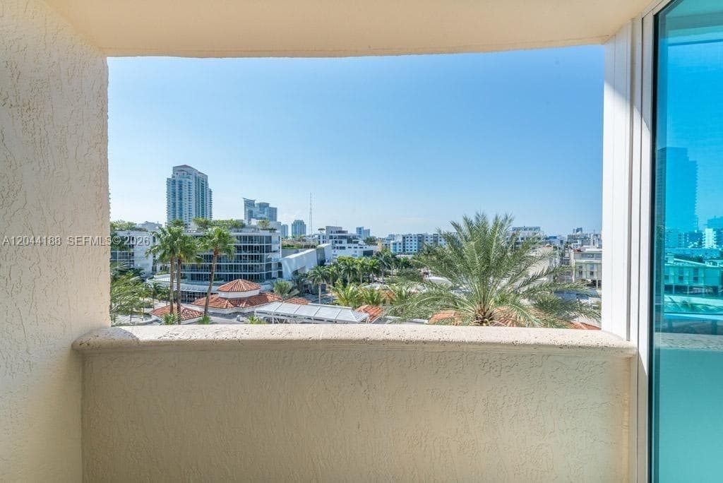 A12044188 — Miami Beach — 10