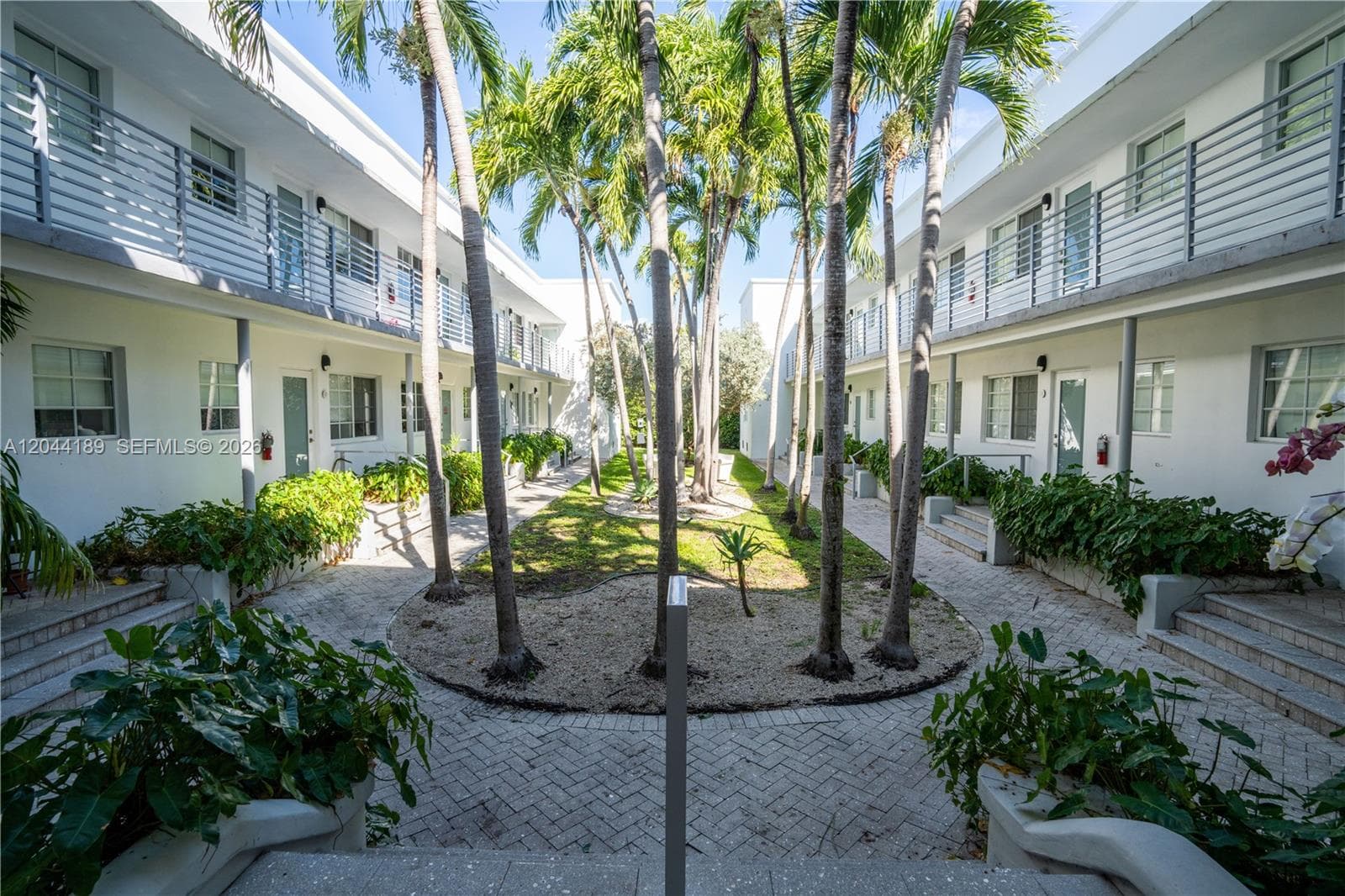 A12044189 — Miami Beach — 2