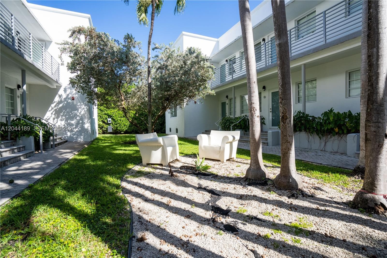 A12044189 — Miami Beach — 18