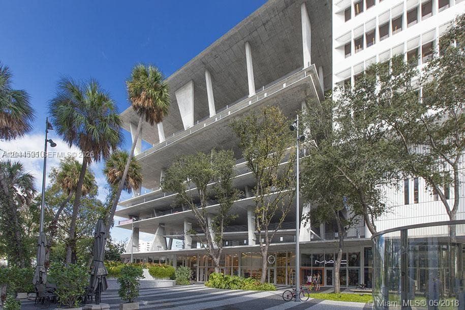 A12044195 — Miami Beach — 36