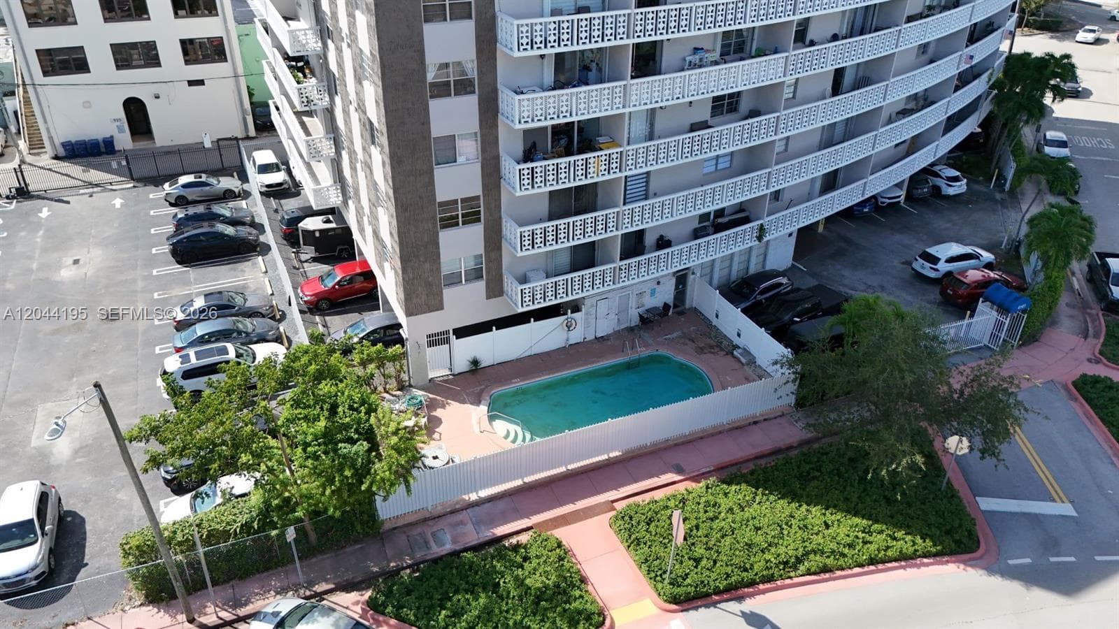 A12044195 — Miami Beach — 24