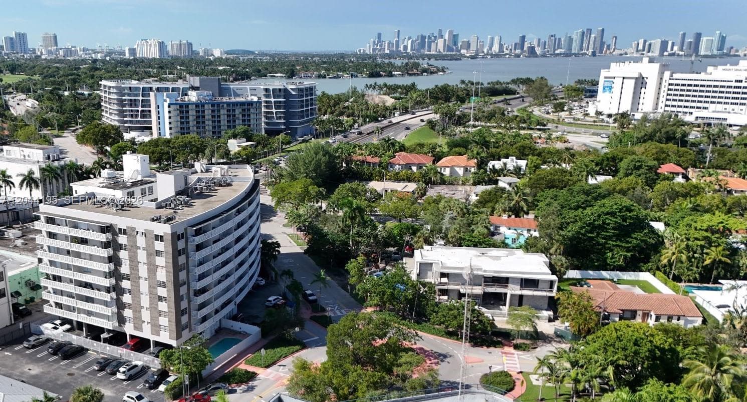 A12044195 — Miami Beach — 30
