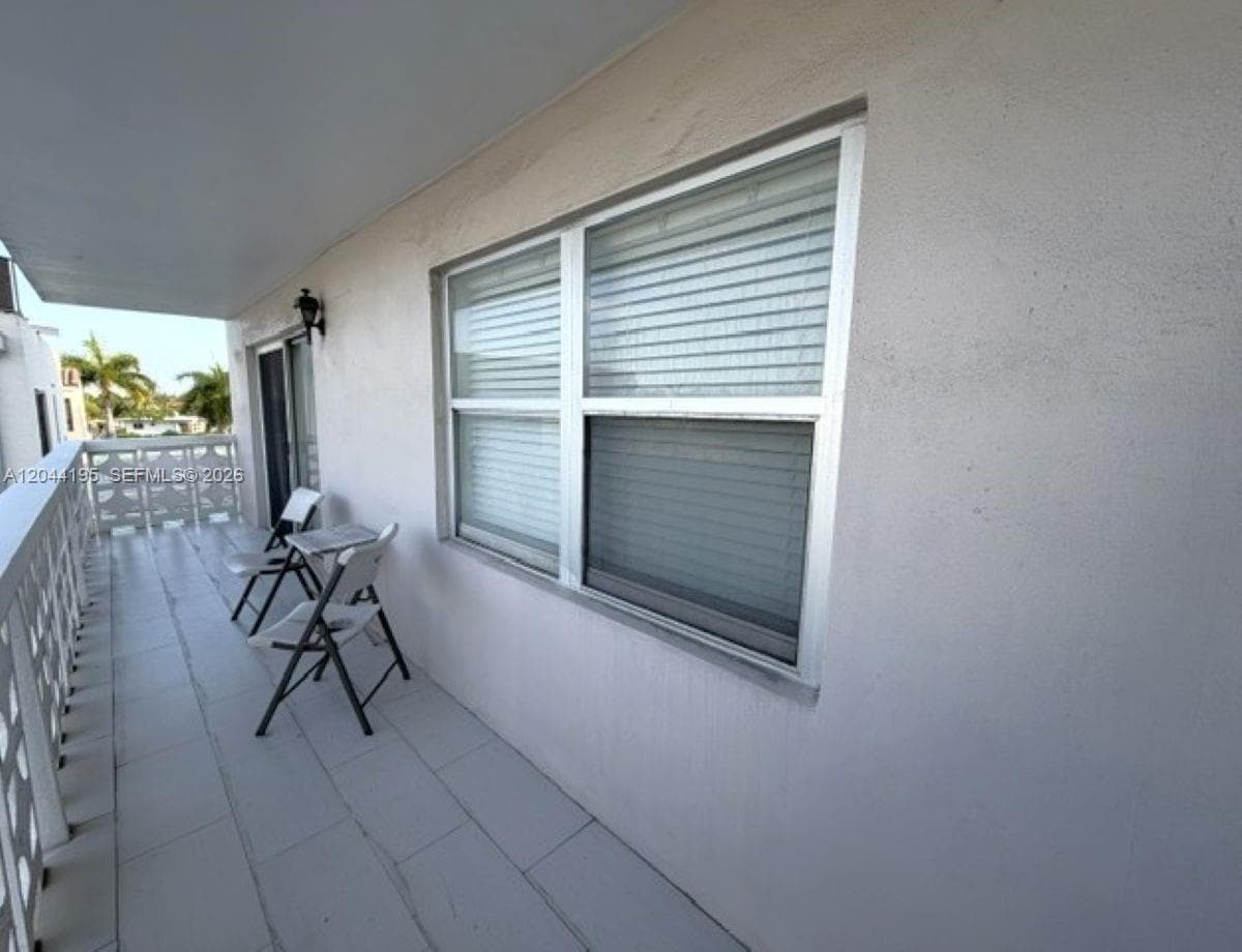 A12044195 — Miami Beach — 18
