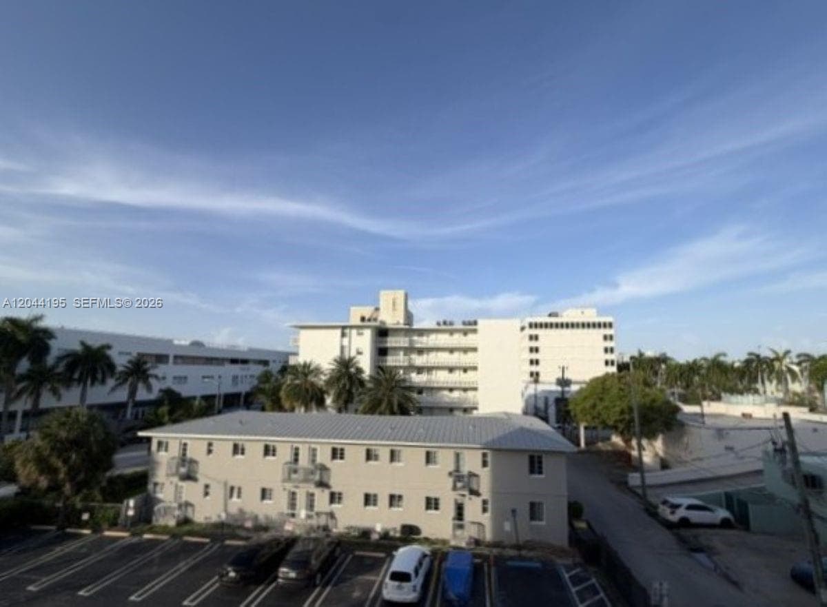 A12044195 — Miami Beach — 19