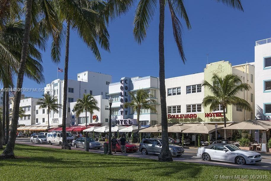 A12044195 — Miami Beach — 35