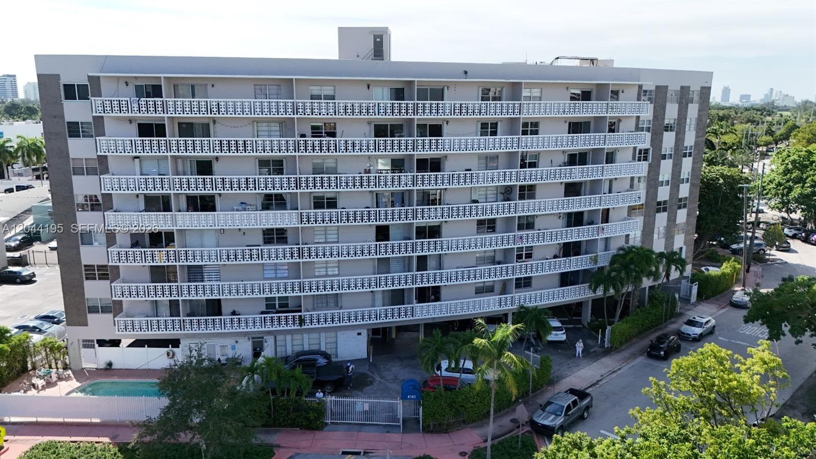 A12044195 — Miami Beach — 25