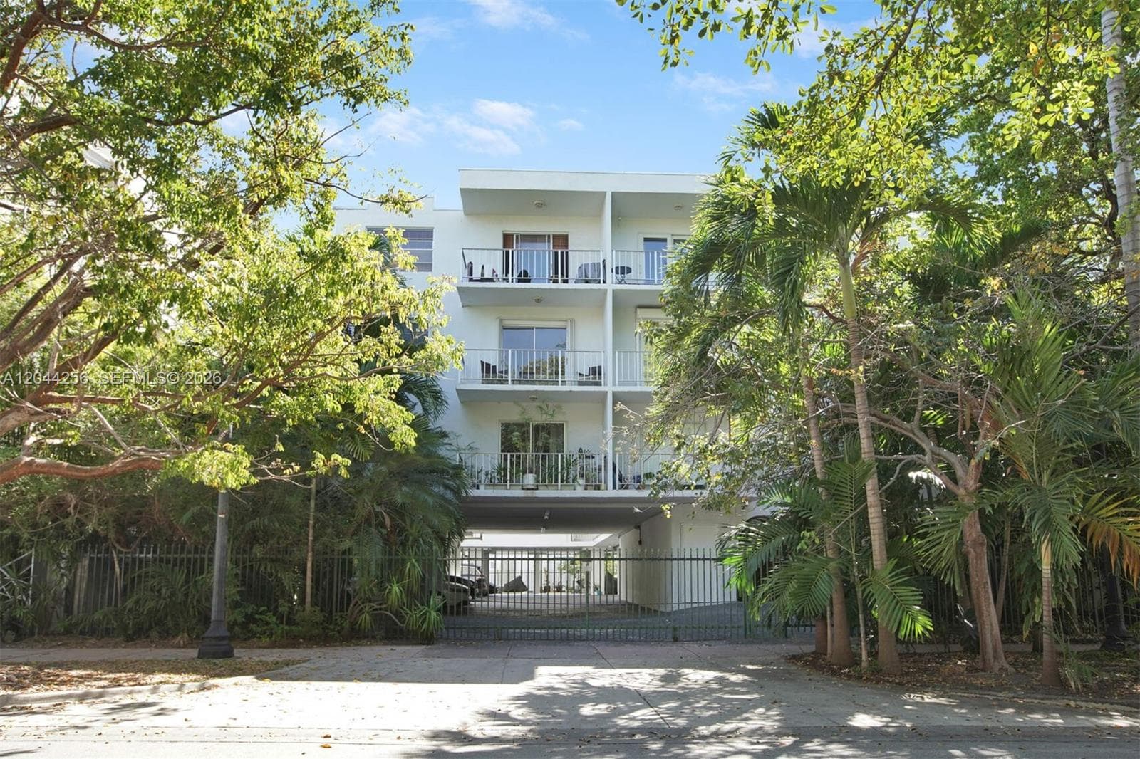 A12044256 — Miami Beach — 23