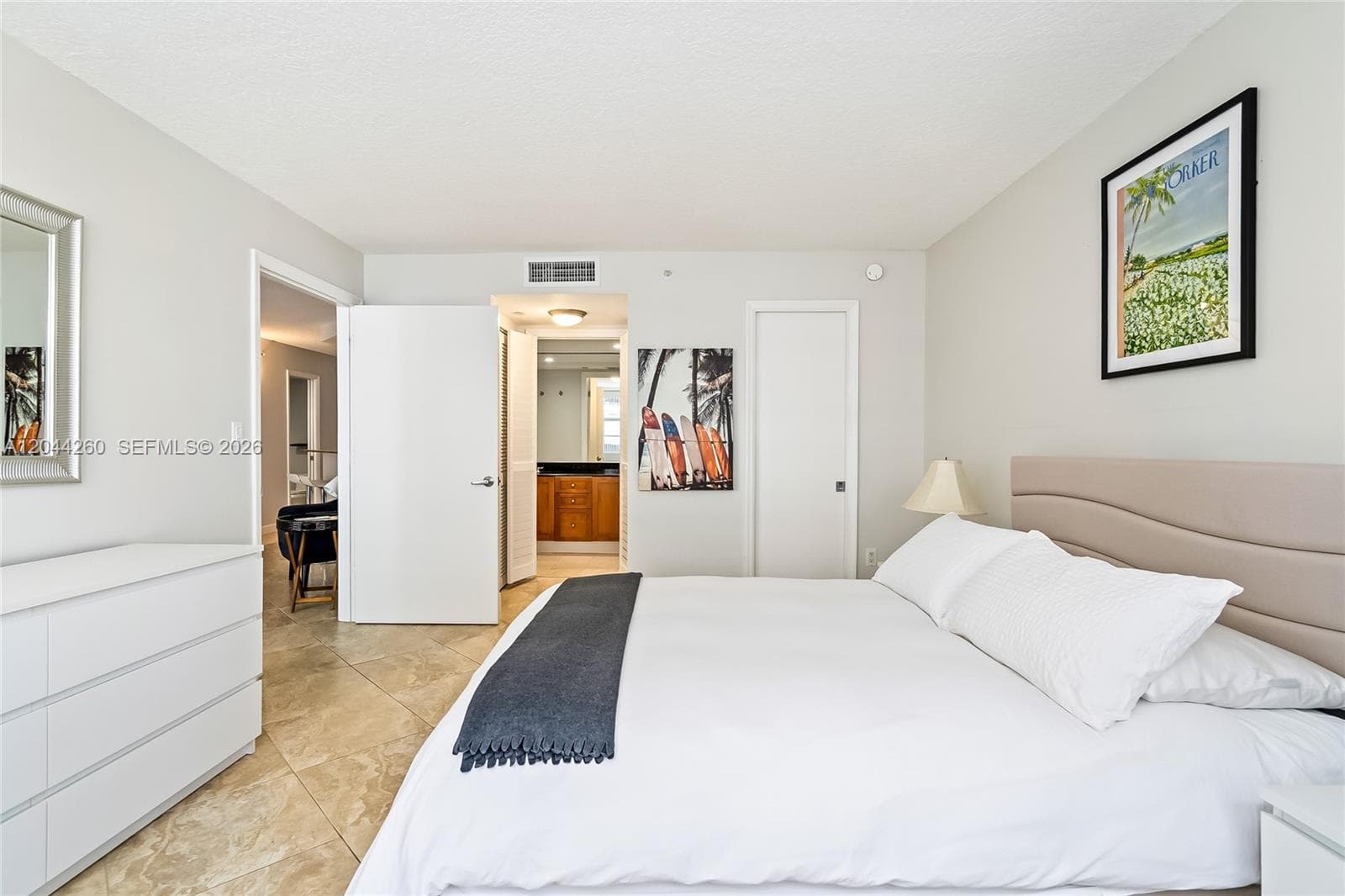 A12044260 — Miami Beach — 16