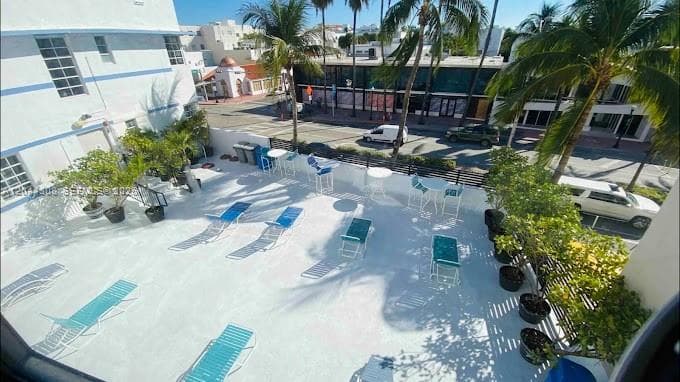 A12044308 — Miami Beach — 13