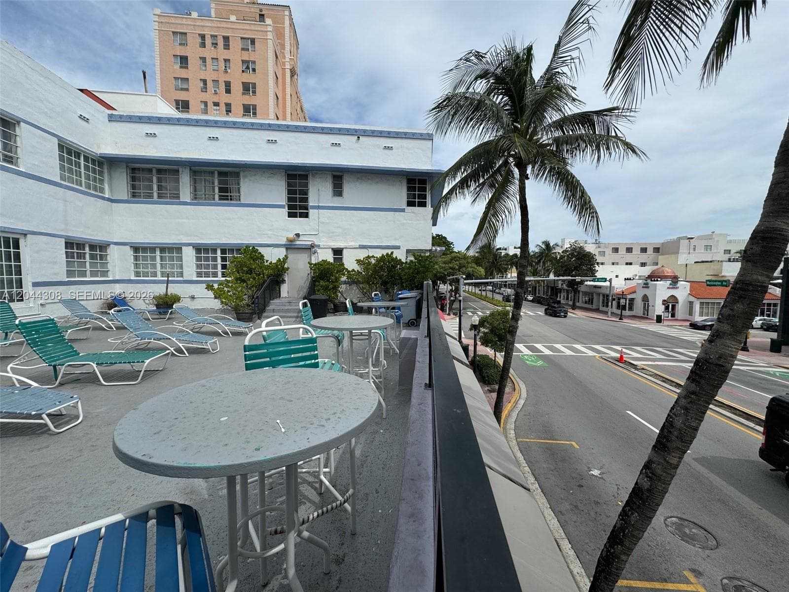 A12044308 — Miami Beach — 16