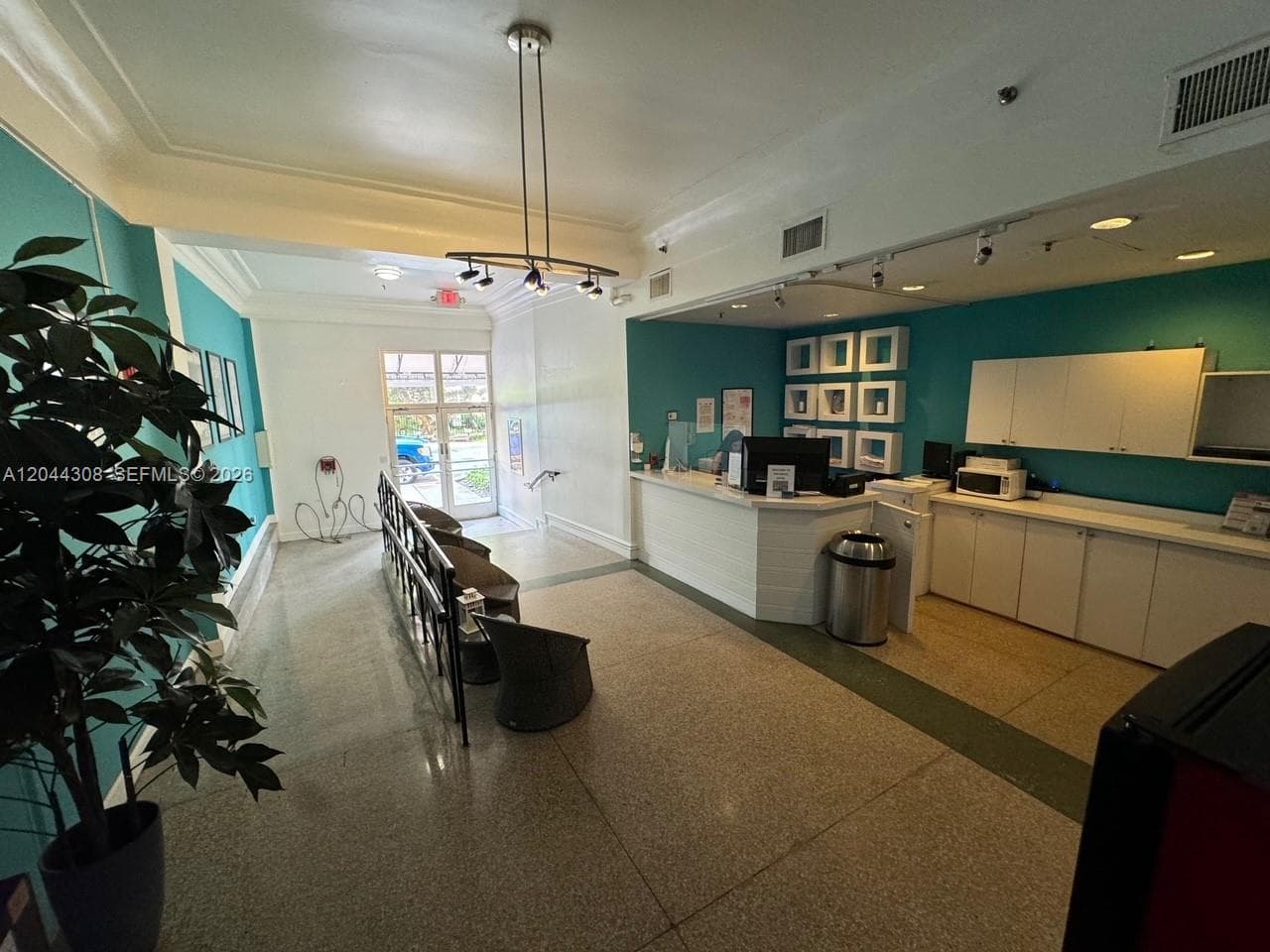 A12044308 — Miami Beach — 7