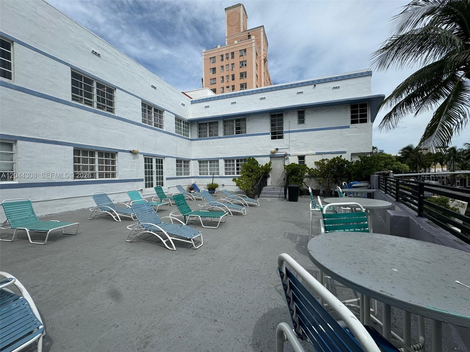 A12044308 — Miami Beach — 14