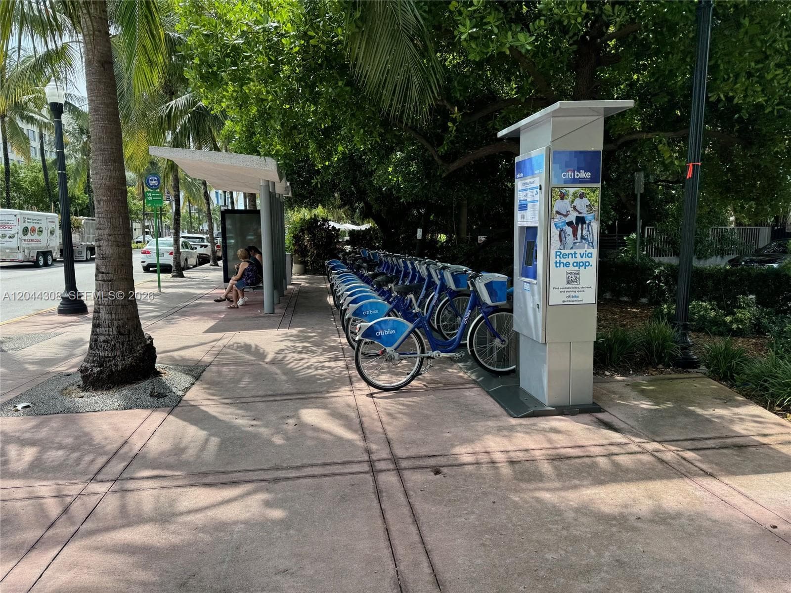 A12044308 — Miami Beach — 18