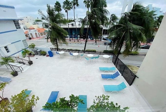A12044308 — Miami Beach — 15