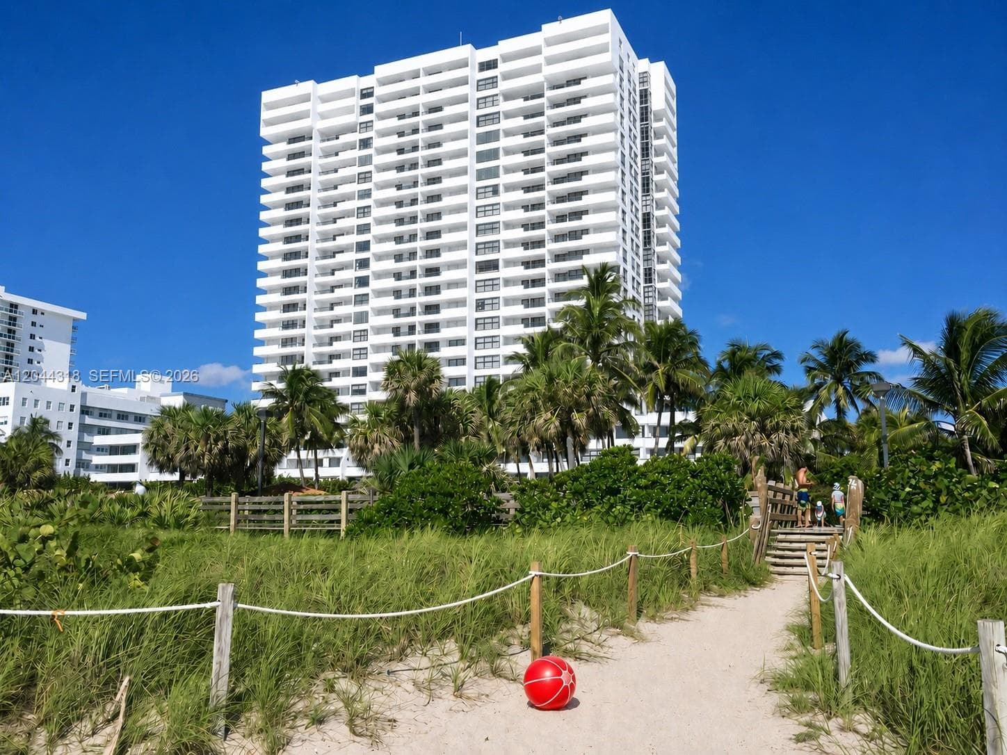 A12044318 — Miami Beach — 24