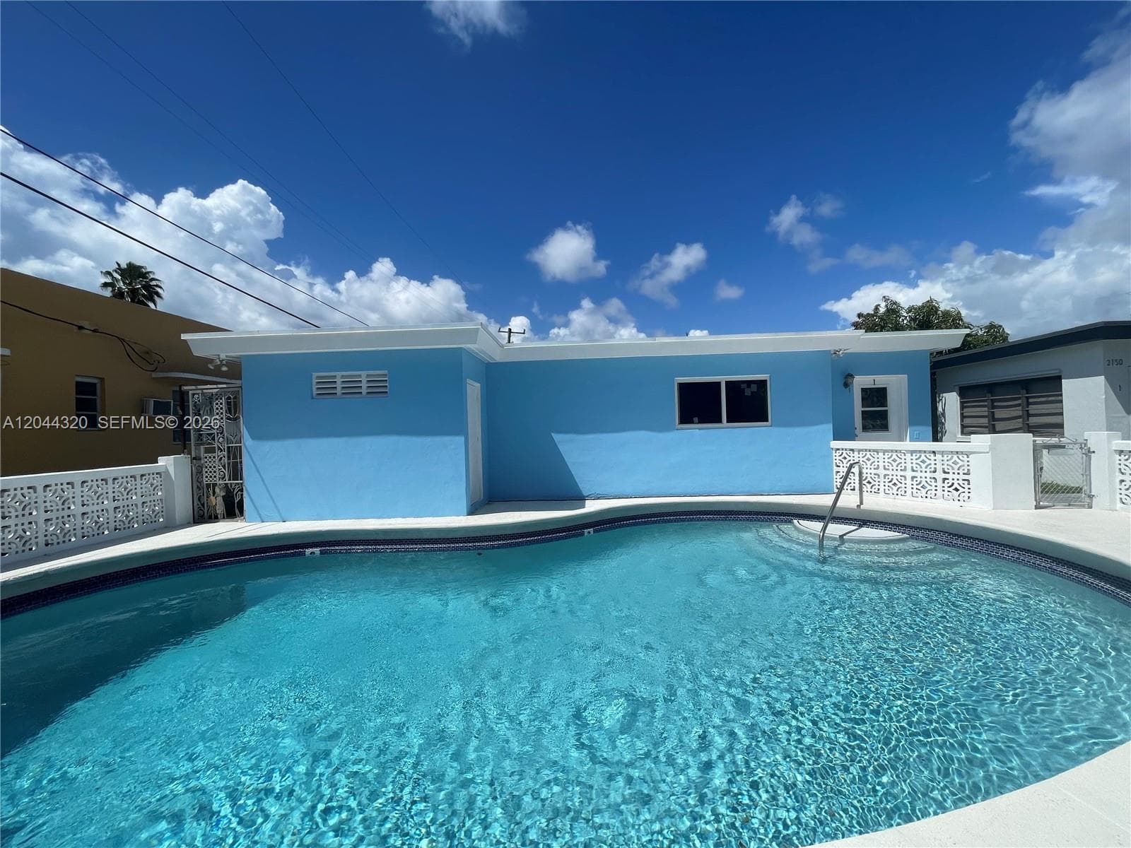 A12044320 — Miami Beach — 17
