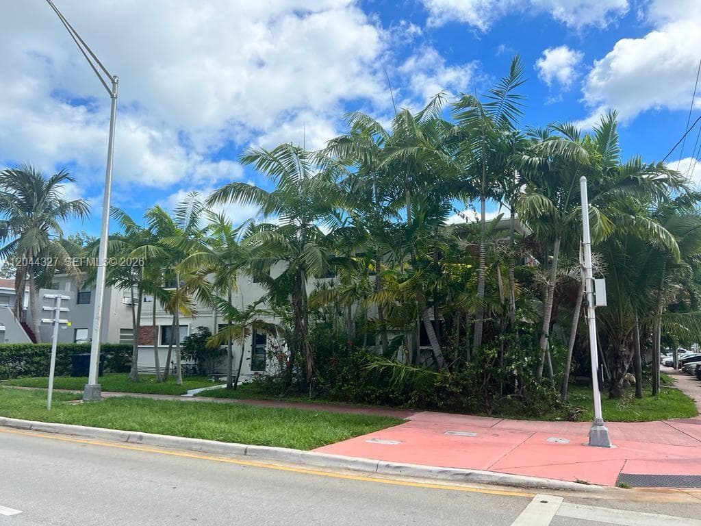 A12044327 — Miami Beach — 7