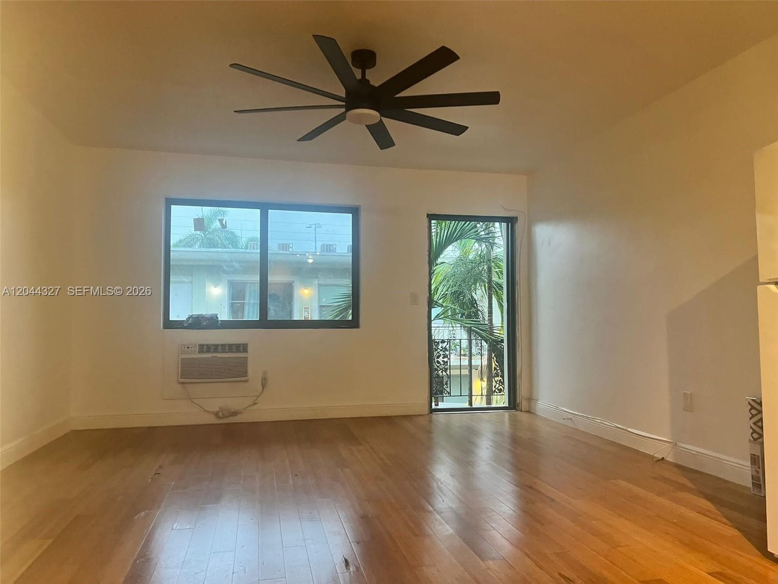 A12044327 — Miami Beach