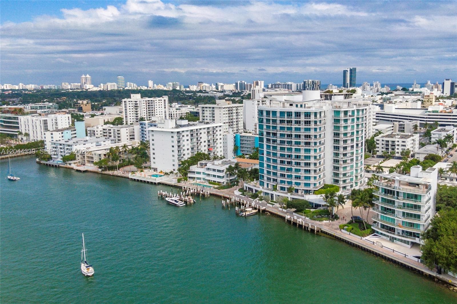 A12044339 — Miami Beach — 16
