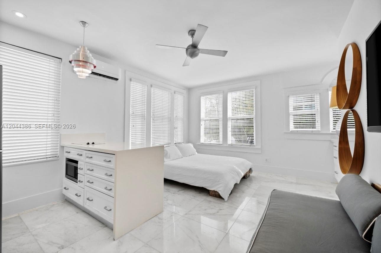 A12044386 — Miami Beach — 2