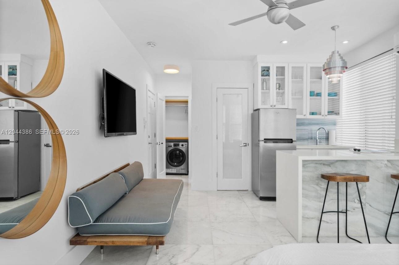 A12044386 — Miami Beach — 13