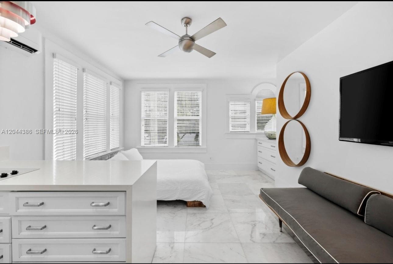 A12044386 — Miami Beach