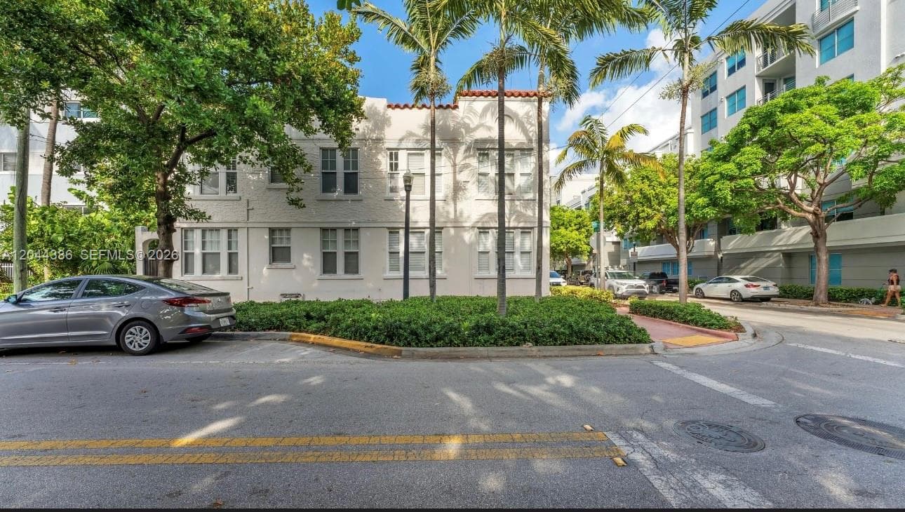 A12044386 — Miami Beach — 14