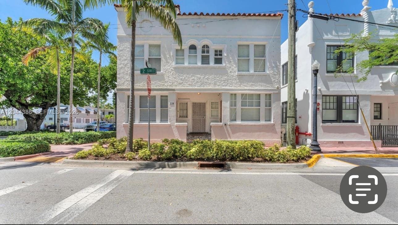 A12044386 — Miami Beach — 15