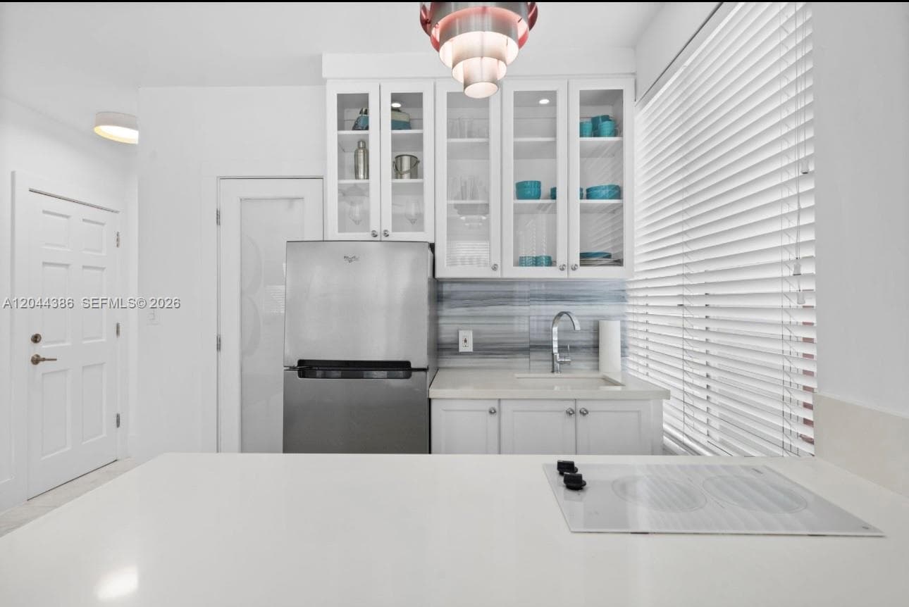 A12044386 — Miami Beach — 8