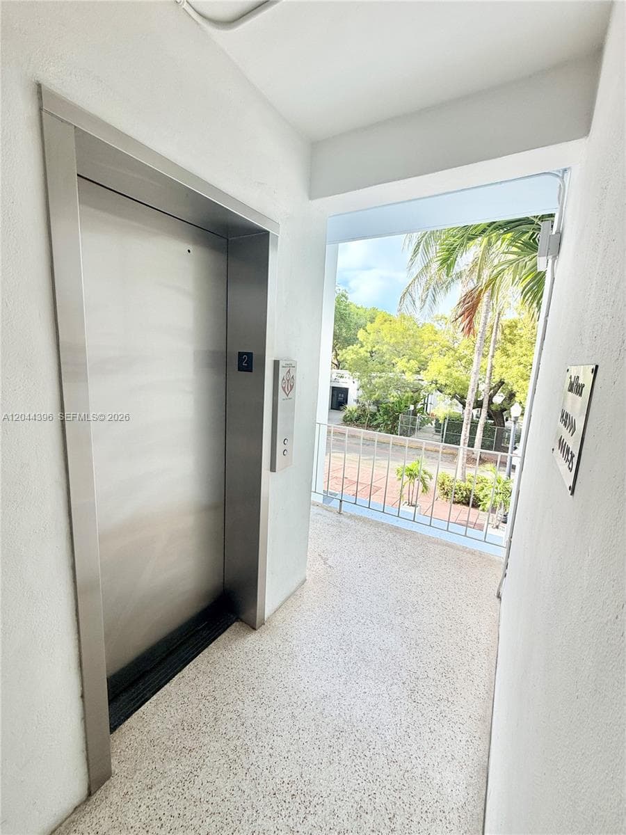 A12044396 — Miami Beach — 17