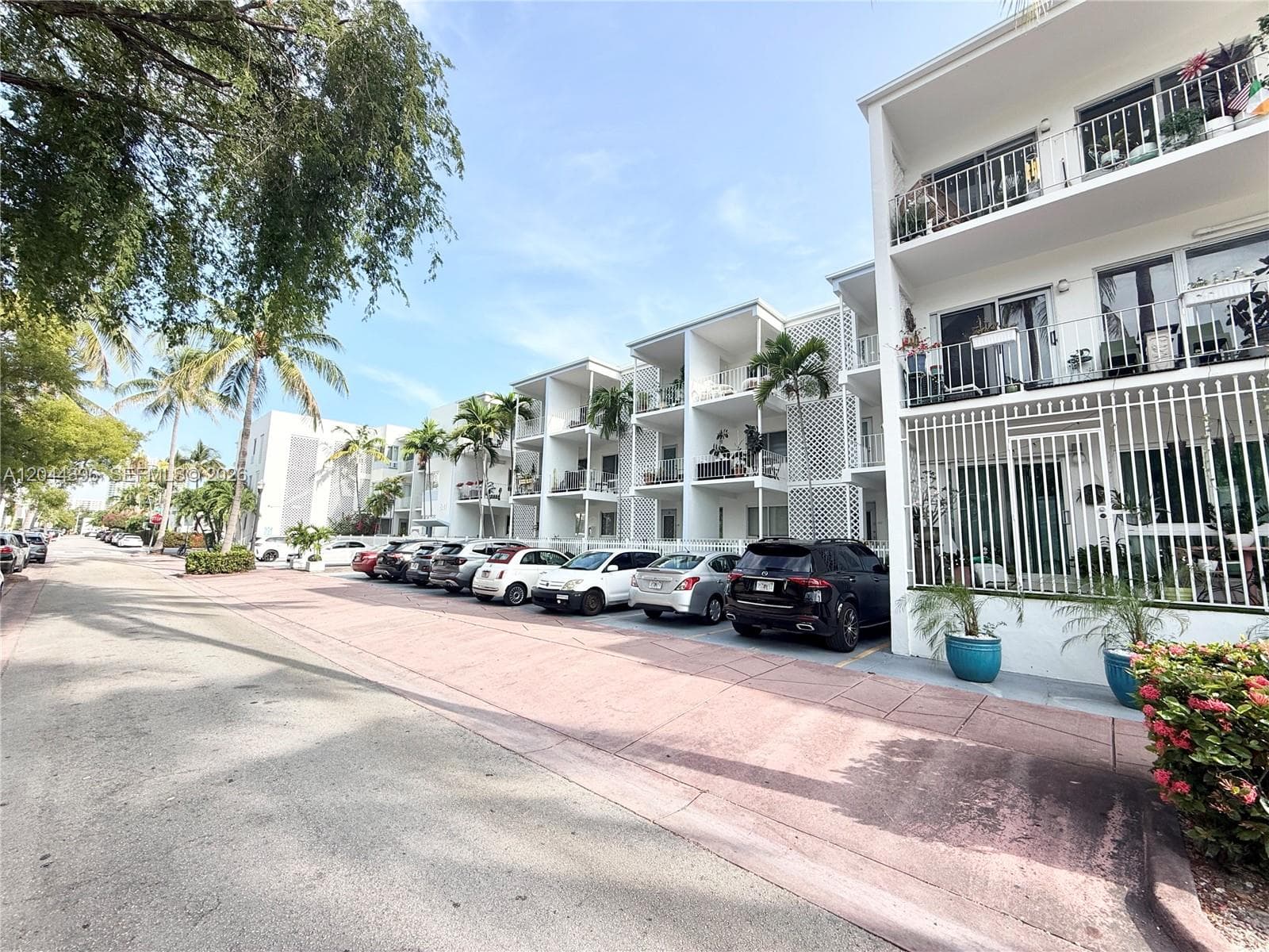 A12044396 — Miami Beach — 19