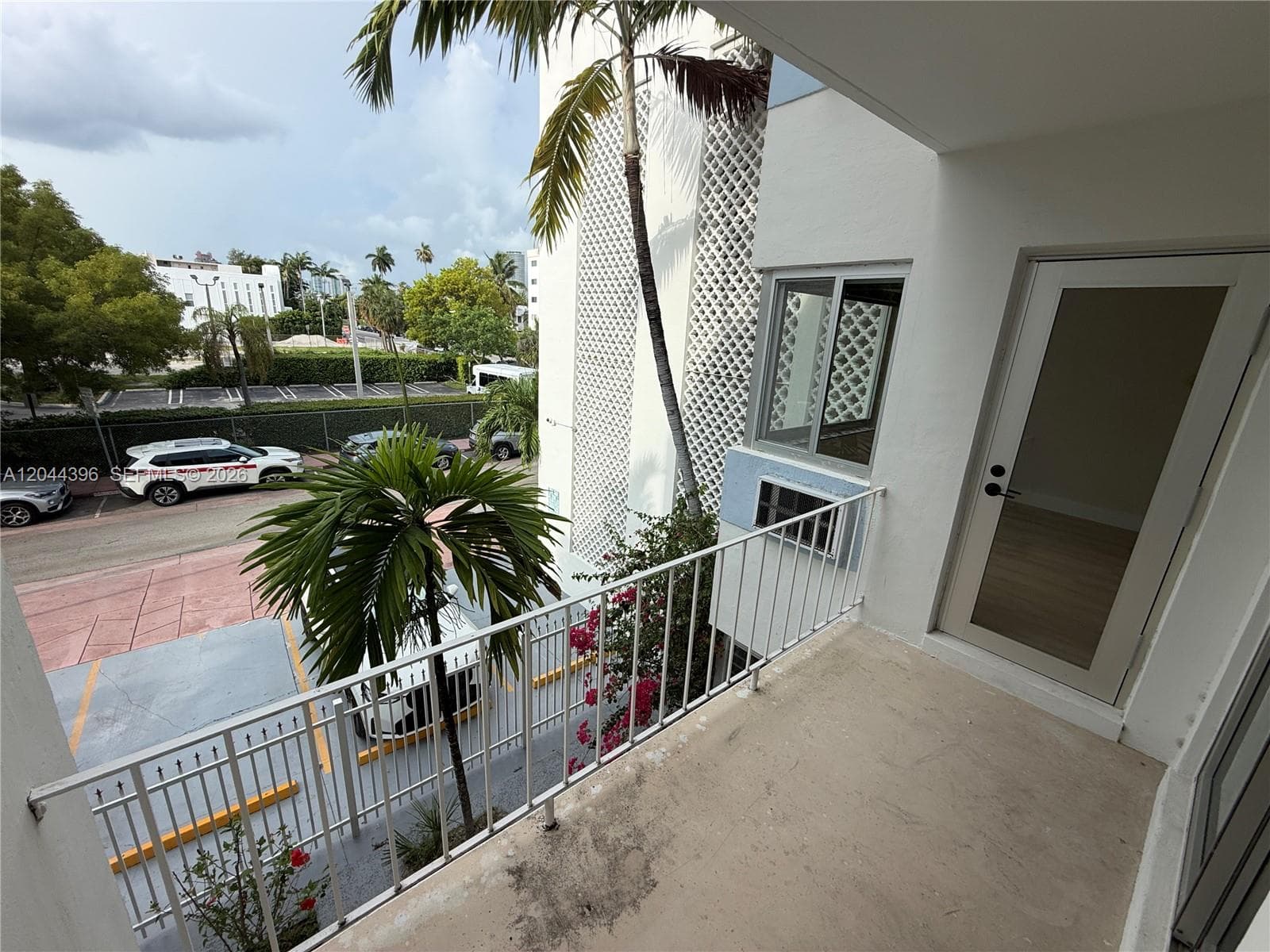 A12044396 — Miami Beach — 4