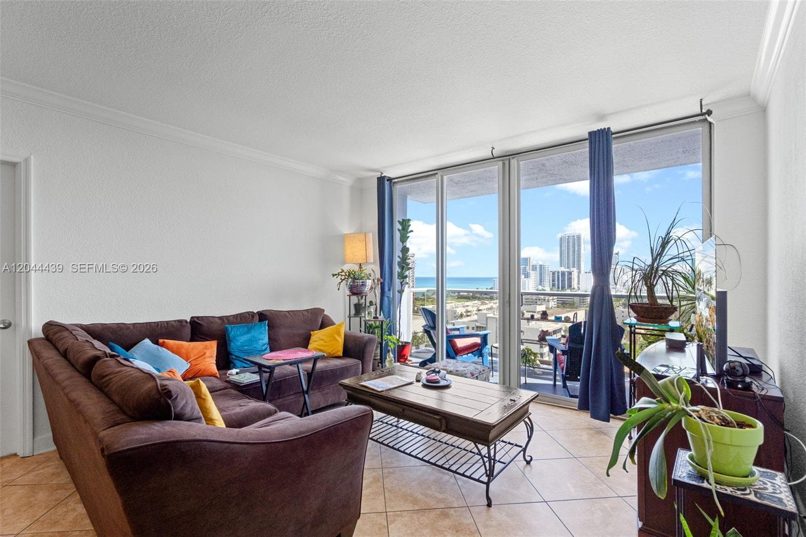 A12044439 — Miami Beach — 16