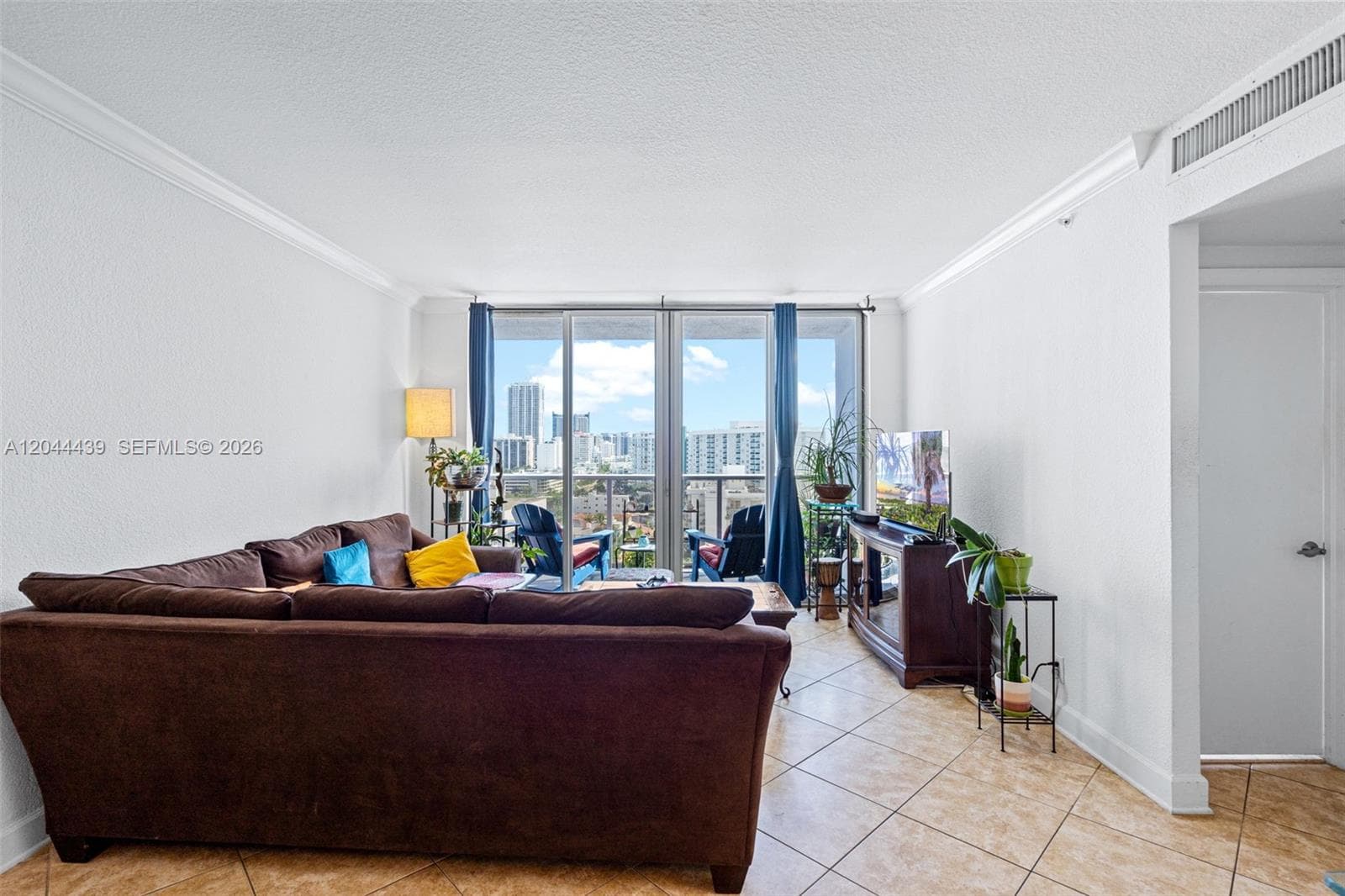 A12044439 — Miami Beach — 22