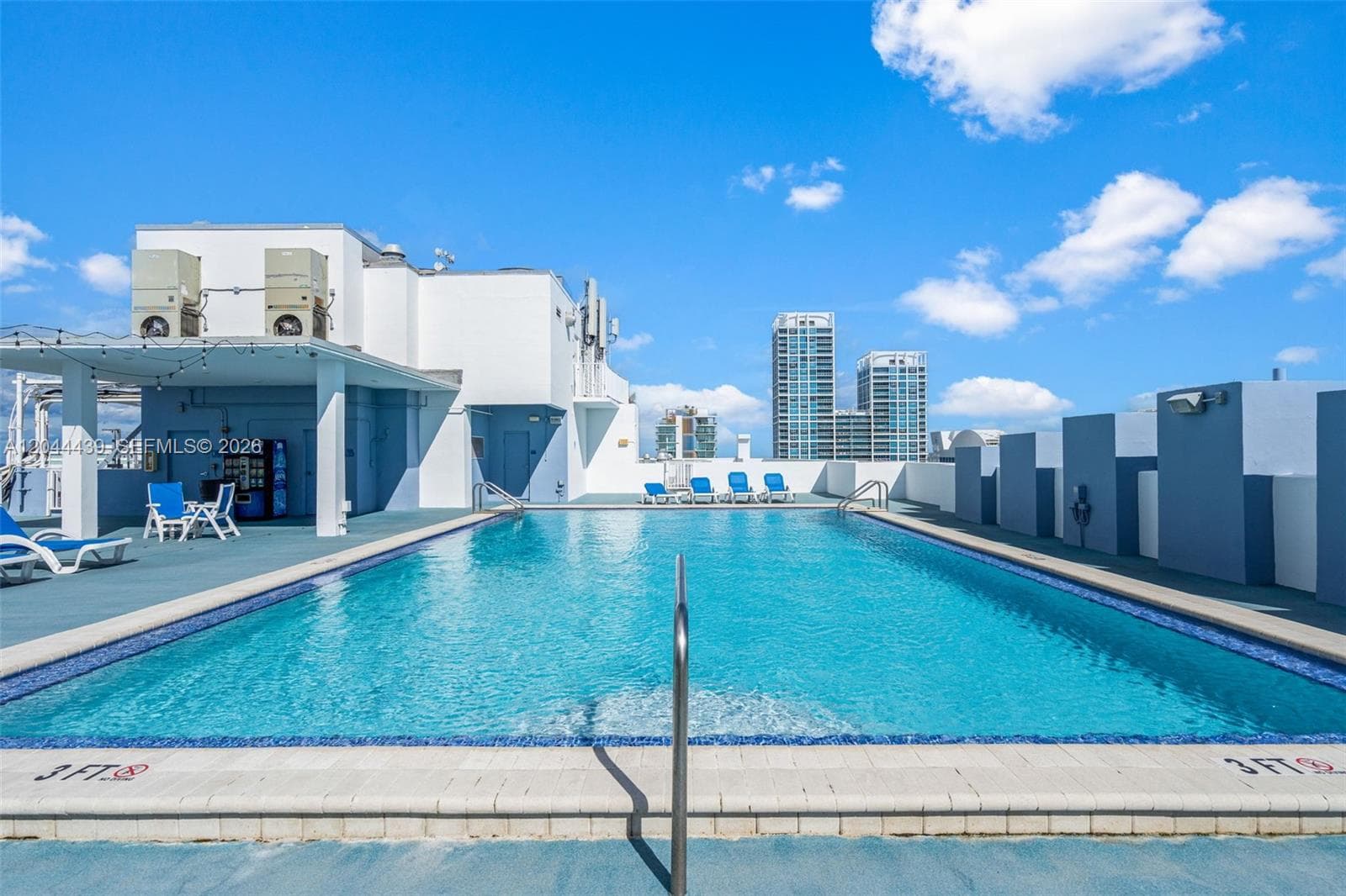 A12044439 — Miami Beach — 4