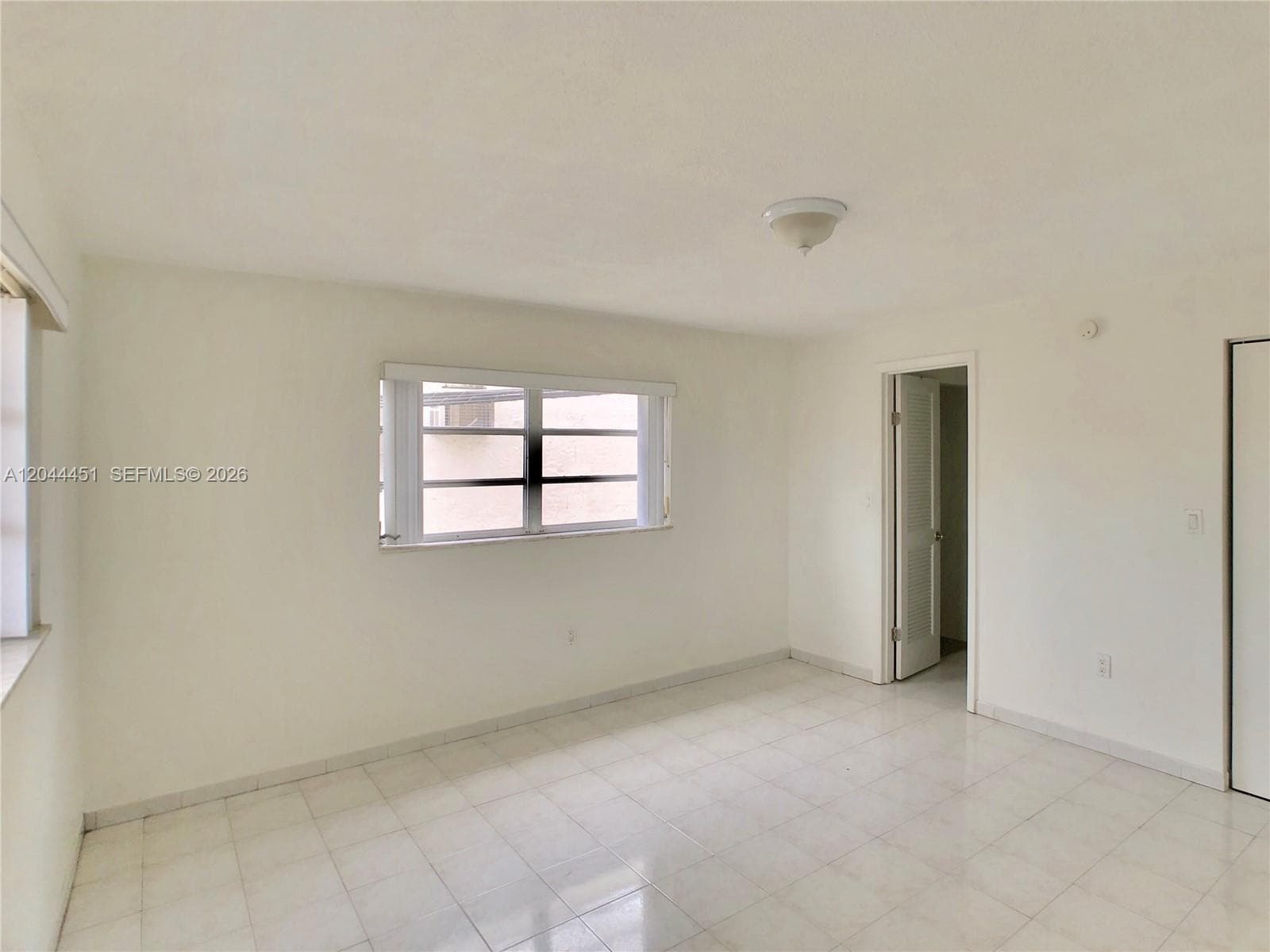 A12044451 — Miami Beach — 17
