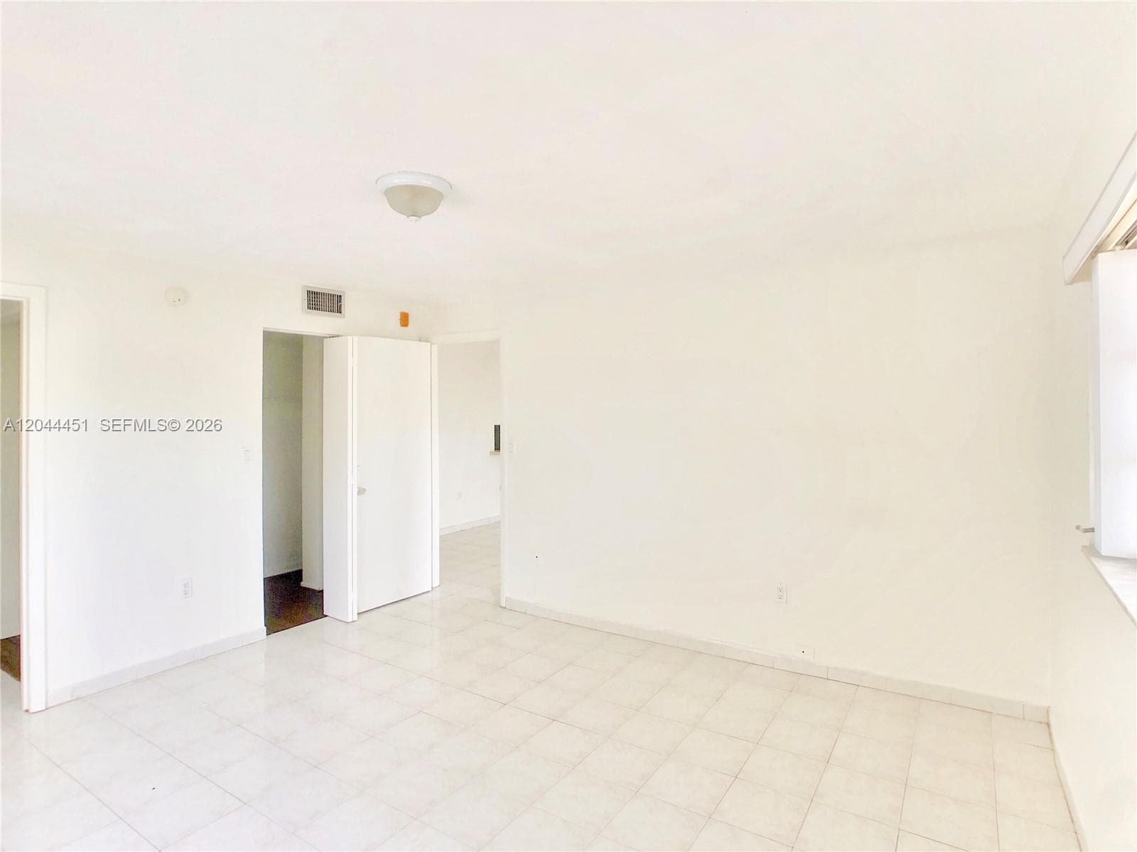 A12044451 — Miami Beach — 16