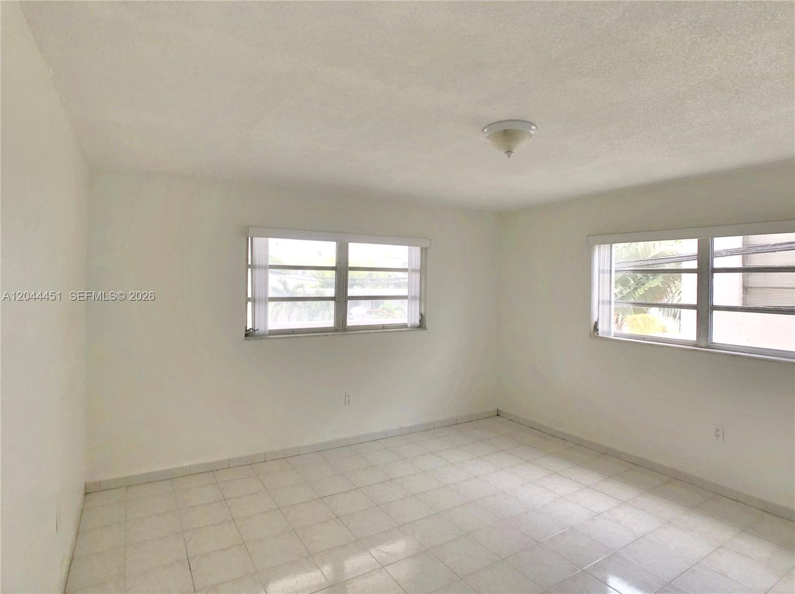 A12044451 — Miami Beach — 14