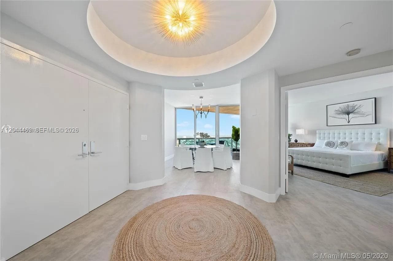 A12044469 — Miami Beach — 6