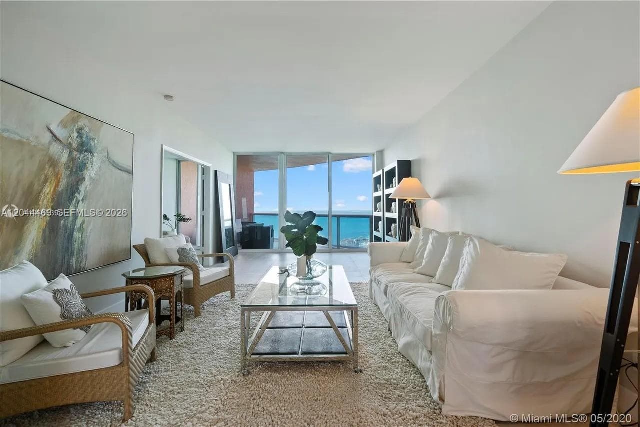 A12044469 — Miami Beach — 7
