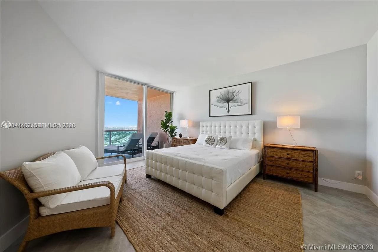 A12044469 — Miami Beach — 5