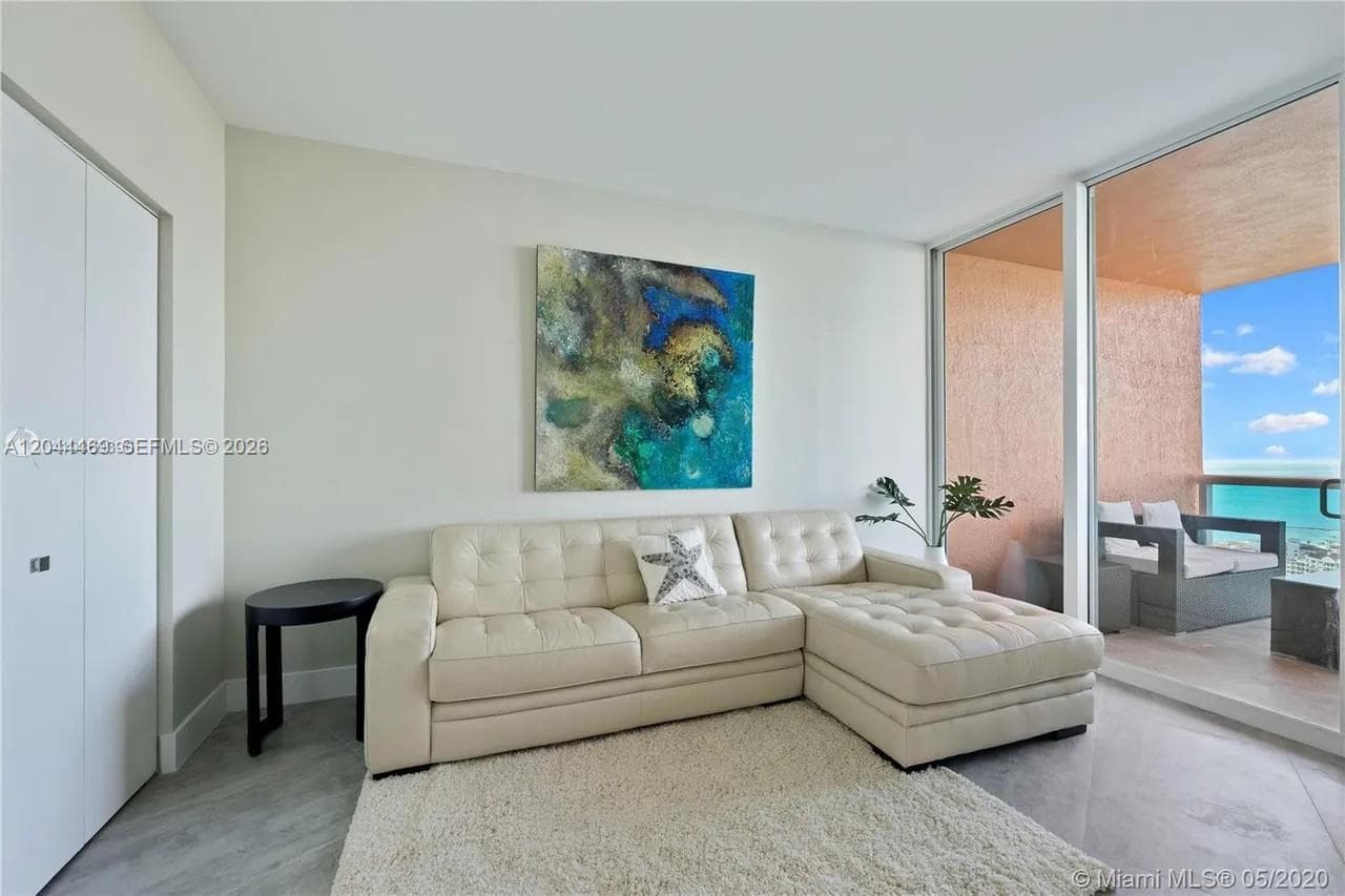 A12044469 — Miami Beach — 11