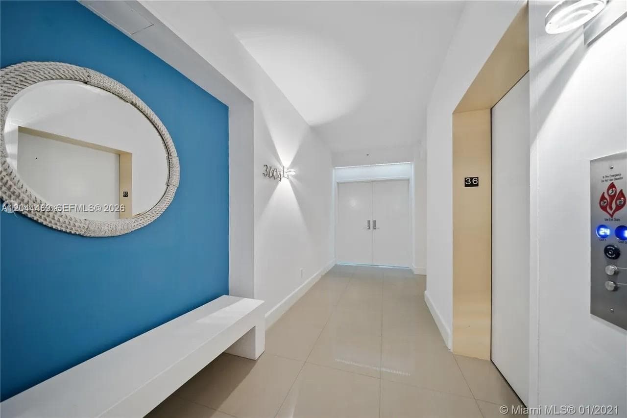 A12044469 — Miami Beach — 8