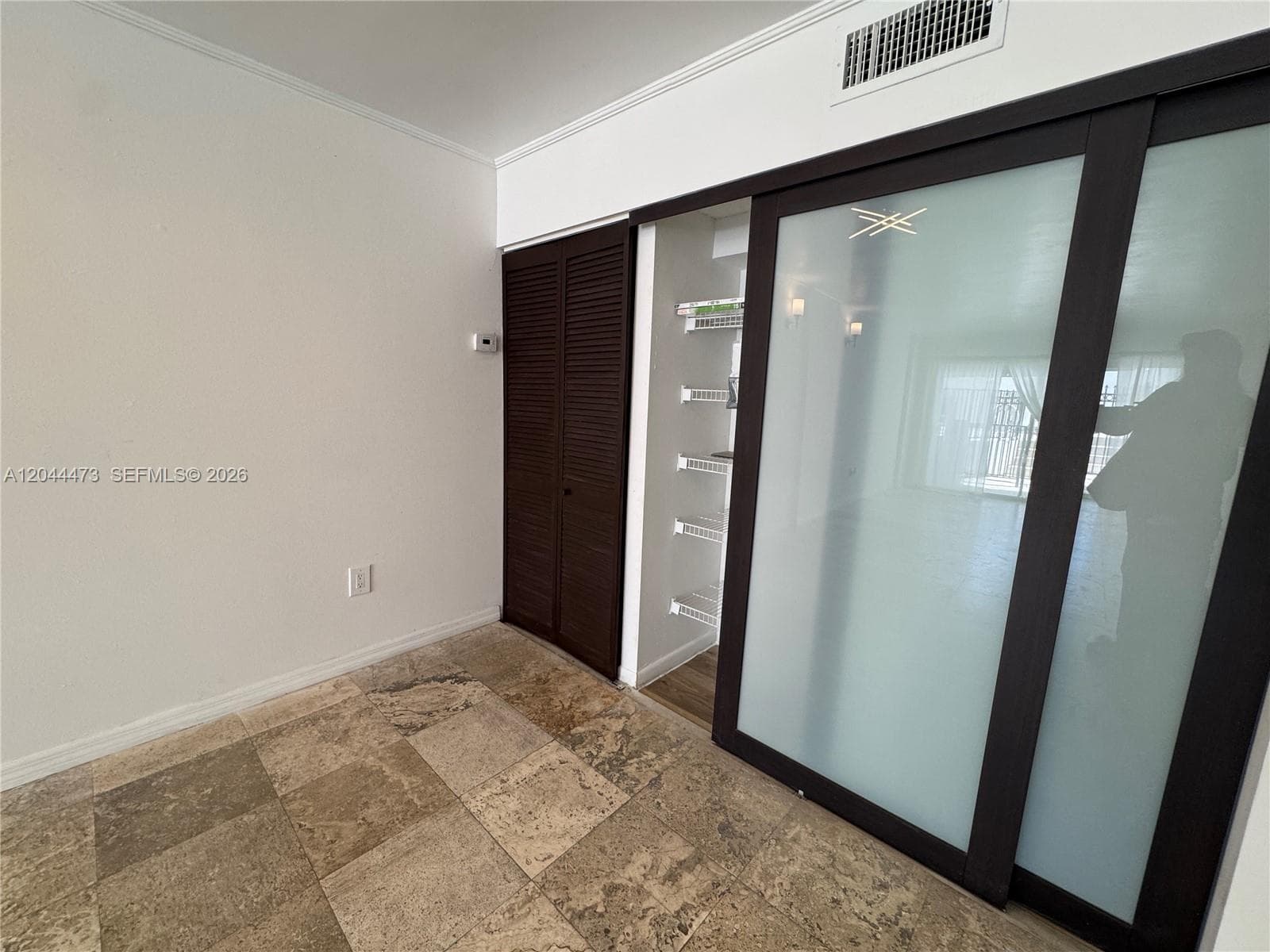 A12044473 — Miami Beach — 17