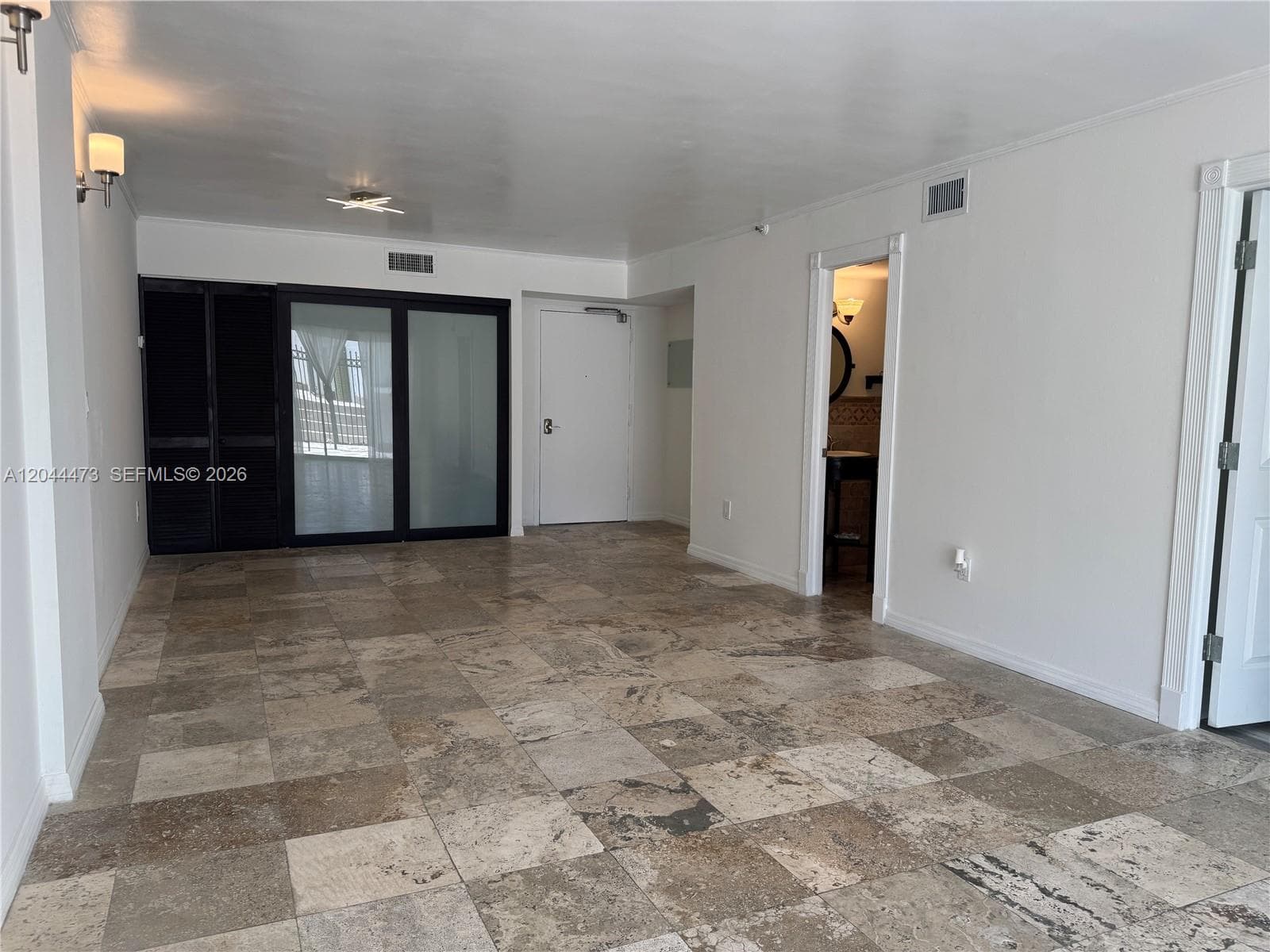 A12044473 — Miami Beach — 11