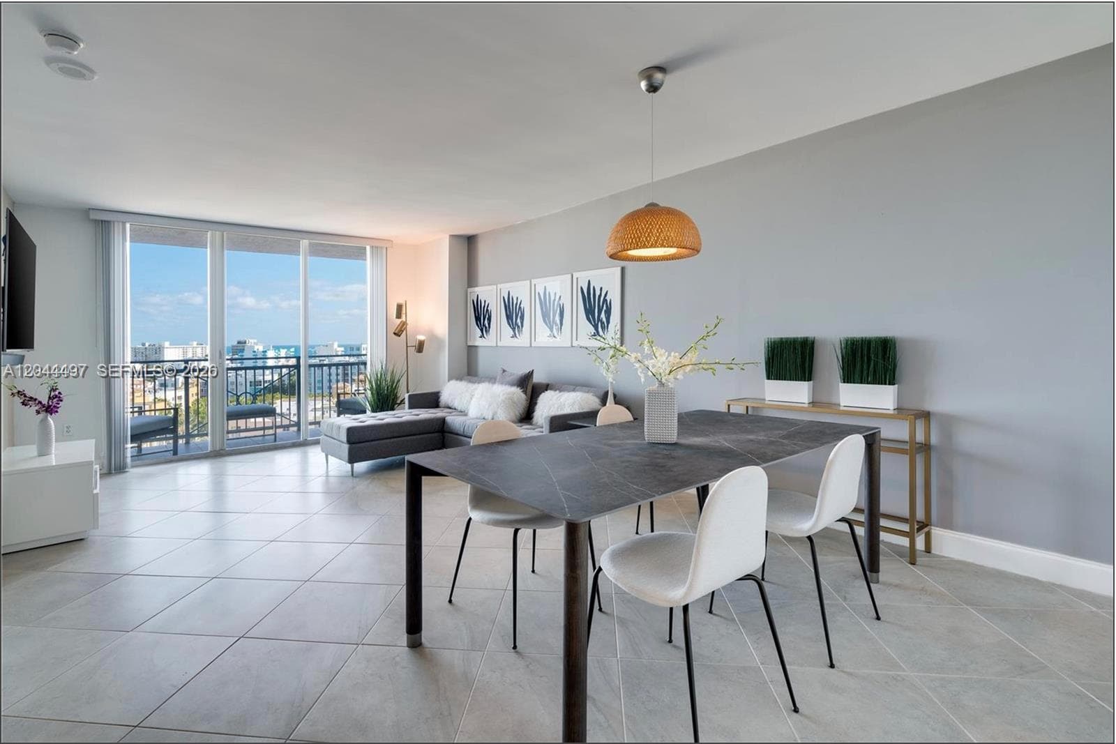 A12044497 — Miami Beach