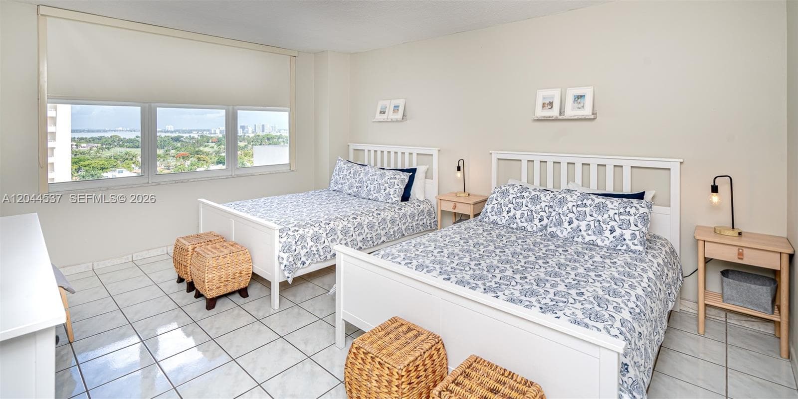 A12044537 — Miami Beach — 18