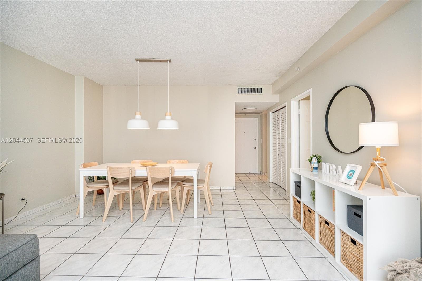 A12044537 — Miami Beach — 4