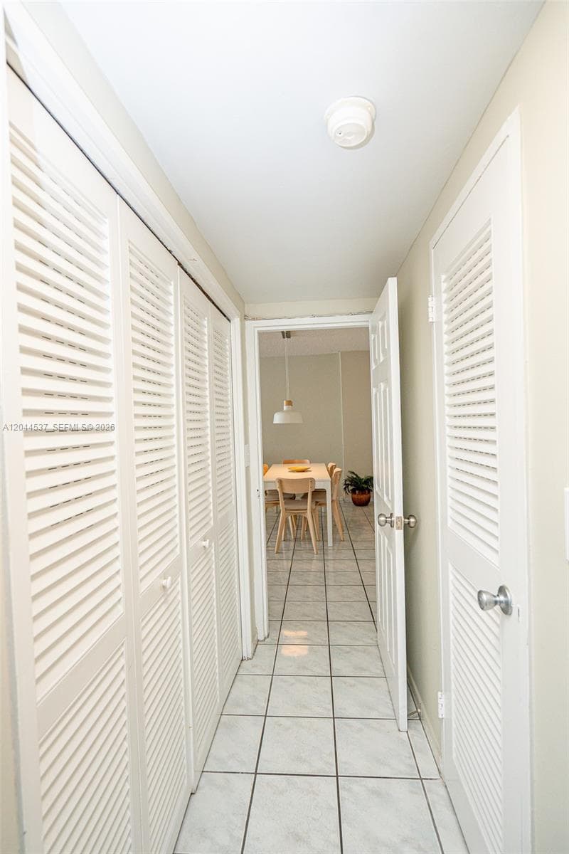 A12044537 — Miami Beach — 25