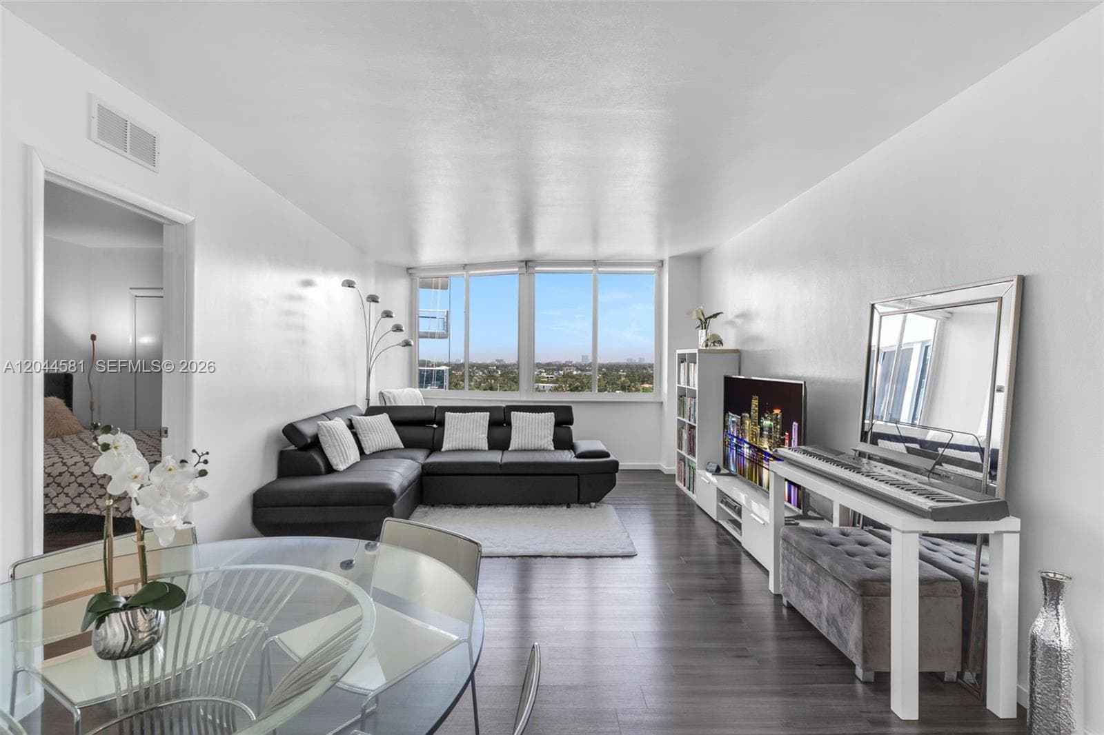 A12044581 — Miami Beach — 9